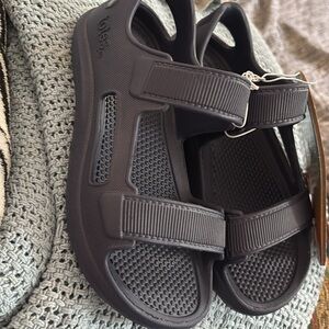 NWT Totes Everywear kids sports sandals